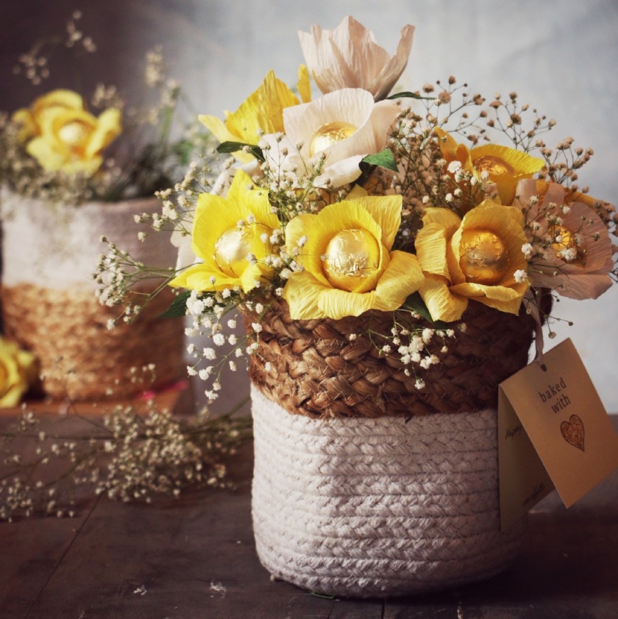 Cake Pop Bouquet - Basket of Love - Yellow & White